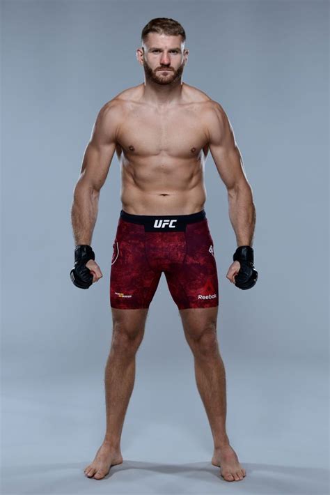 Having made his professional debut way back in 2007, Blachowicz was handed a UFC contract in 2014 and got his first win right away as he demolished Ilir Latifi via strikes in the first round. . Jan bachowicz